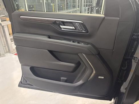 Used 2025 Chevrolet Tahoe Premier image 12