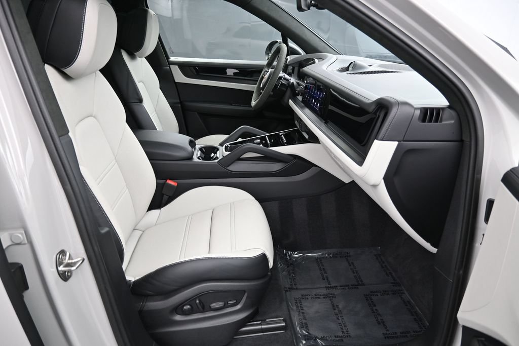 Certified 2026 Porsche Cayenne GTS AWD/4WD image 29