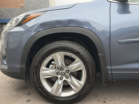 Used 2019 Toyota Highlander Limited AWD/4WD image 10