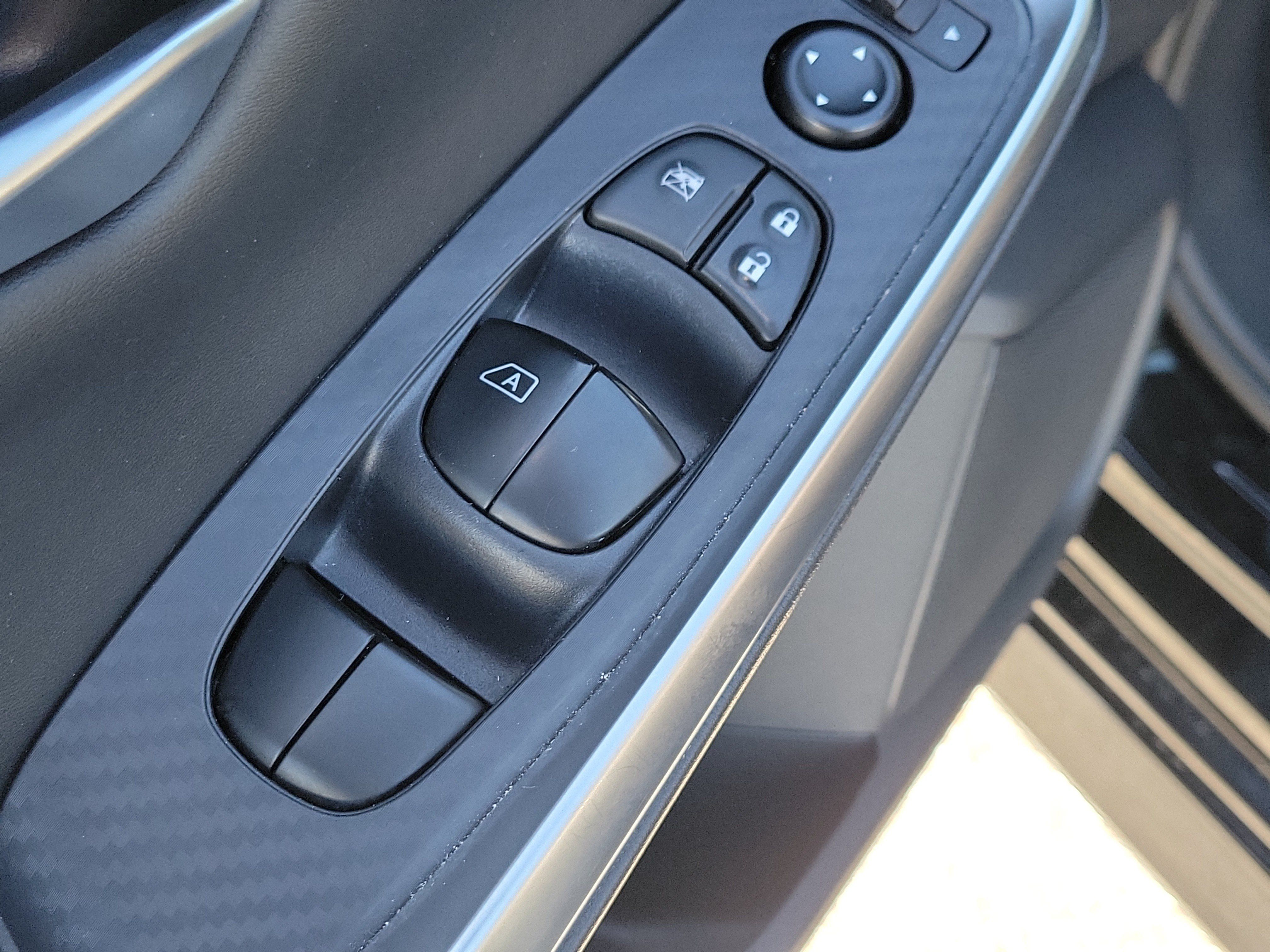 Used 2025 Nissan Sentra SR w/ Midnight Edition FWD image 22