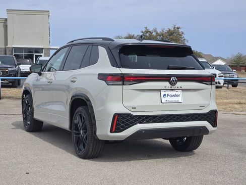 New 2026 Volkswagen Tiguan SE R-Line image 3