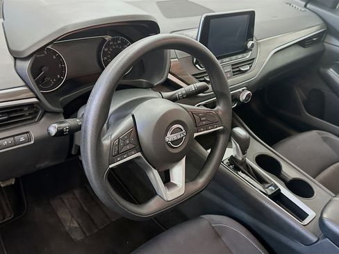 Used 2025 Nissan Altima 2.5 SV image 18