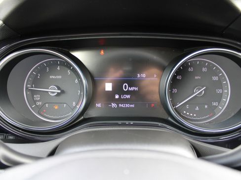 Used 2020 Buick Encore GX Essence w/ Experience Buick Package image 23