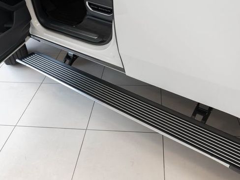 Used 2022 Jeep Grand Wagoneer Series II w/ Flexible Seating Group AWD/4WD image 5