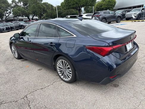 Used 2019 Toyota Avalon Limited w/ Advanced Safety Package FWD image 3