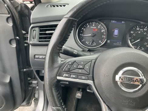 Used 2018 Nissan Rogue SV w/ Sun & Sound Touring Package AWD/4WD image 19
