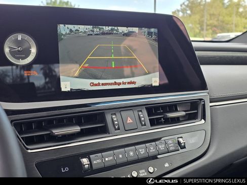 Used 2025 Lexus ES 300h w/ Premium Package FWD image 18