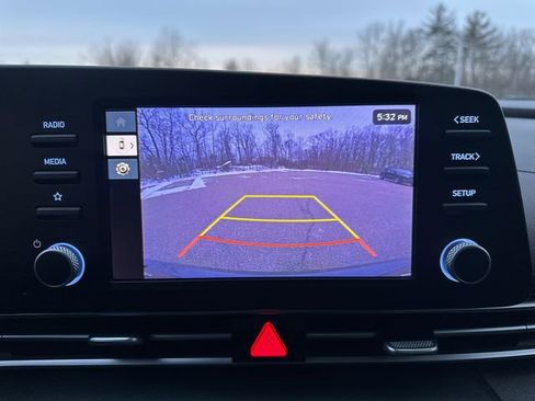 Used 2025 Hyundai Elantra SE image 31