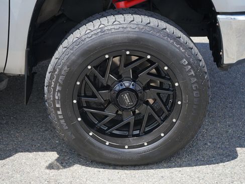 Used 2016 Toyota Tundra SR5 w/ TRD Off Road Package AWD/4WD image 9