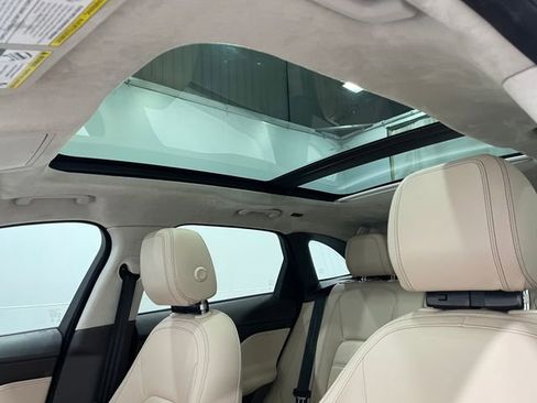Used 2019 Jaguar F-PACE Prestige image 12