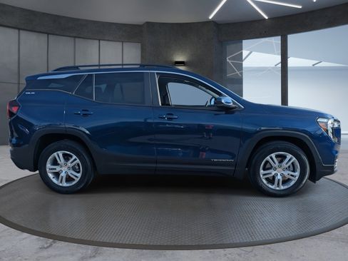Used 2023 GMC Terrain SLE w/ Driver Convenience Package image 7