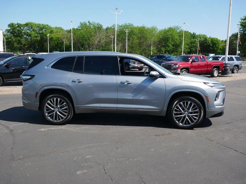 Used 2025 Buick Enclave Avenir w/ Super Cruise Package AWD/4WD image 3