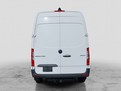 Used 2025 Mercedes-Benz Sprinter 2500 image 6