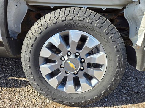 Used 2023 Chevrolet Silverado 2500 Custom w/ Custom Value Package image 18