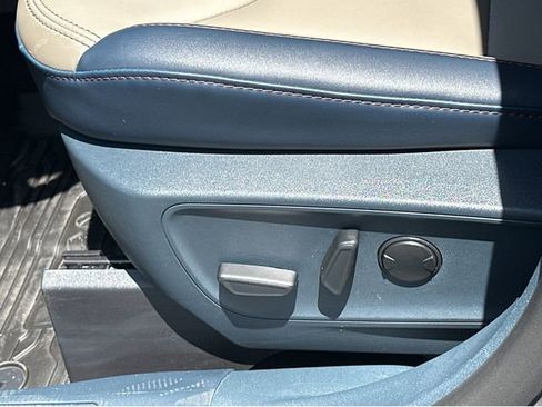 Used 2025 Ford Maverick Lariat AWD/4WD image 34