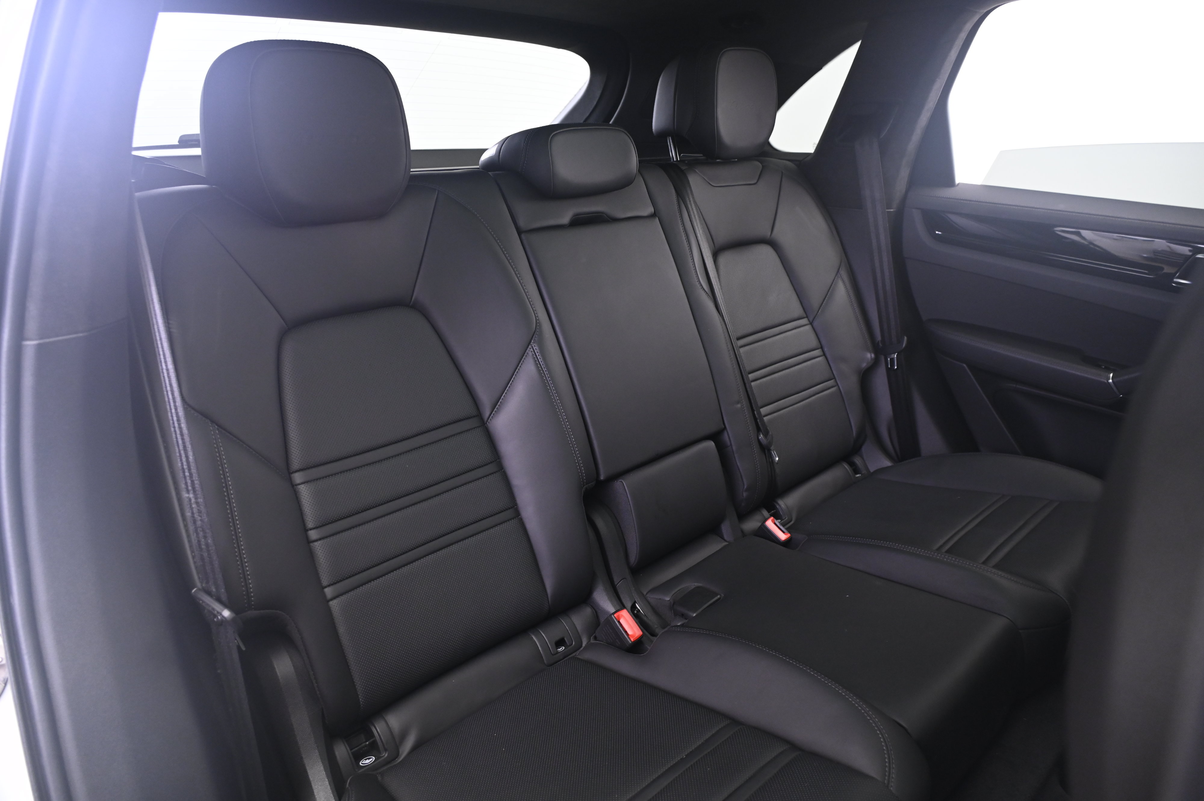 Certified 2023 Porsche Cayenne Turbo AWD/4WD image 19