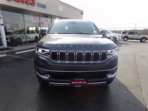 Used 2022 Jeep Wagoneer Series III w/ Premium Group I image 4