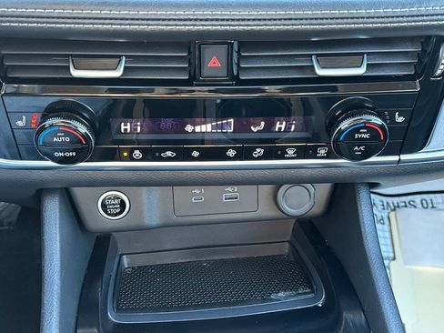 Used 2023 Nissan Rogue SV w/ SV Premium Package image 35