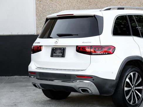 Used 2021 Mercedes-Benz GLB 250 4MATIC w/ Premium Package image 9