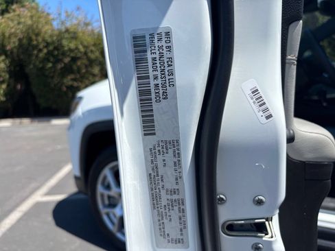 Used 2025 Jeep Compass Limited AWD/4WD image 30