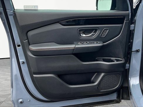 Used 2023 Honda Pilot TrailSport image 21