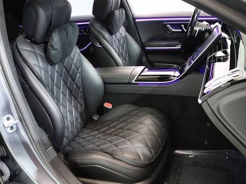Used 2022 Mercedes-Benz S 580 4MATIC Sedan w/ Rear Seat Package image 22