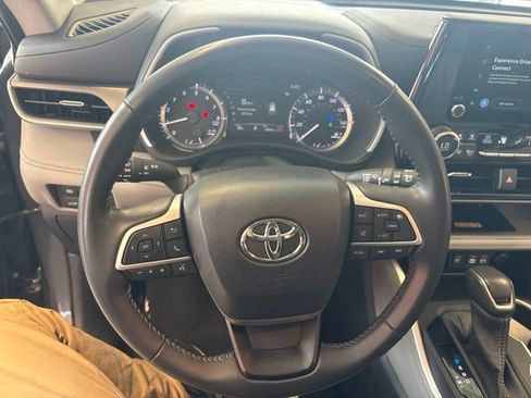 Used 2024 Toyota Highlander XLE AWD/4WD image 42