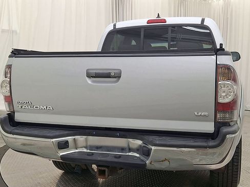 Used 2012 Toyota Tacoma 4x4 Double Cab w/ TRD Off-Road Pkg image 2