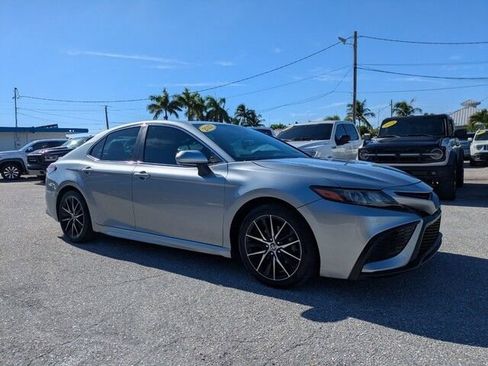 Used 2021 Toyota Camry SE w/ Convenience Package image 9