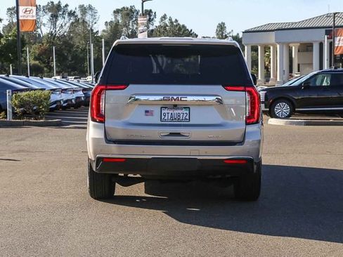Used 2024 GMC Yukon SLT w/ SLT Luxury Package AWD/4WD image 4