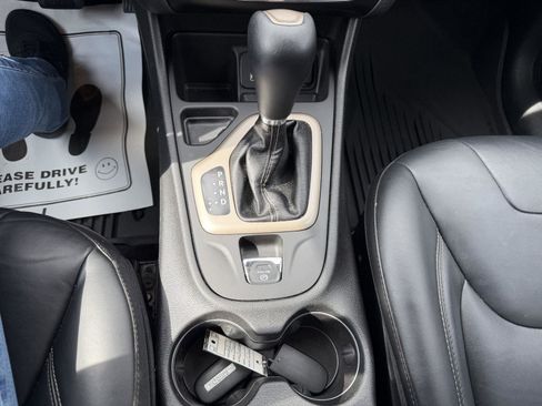 Used 2017 Jeep Cherokee Limited FWD image 15