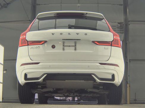 Used 2024 Volvo XC60 T8 Plus w/ Protection Package Premier AWD/4WD image 11