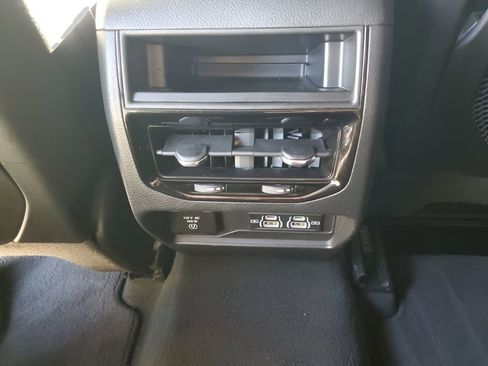 Used 2023 Jeep Grand Cherokee Altitude image 21