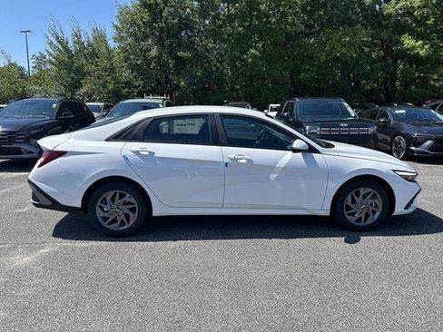 New 2026 Hyundai Elantra Hybrid FWD image 2