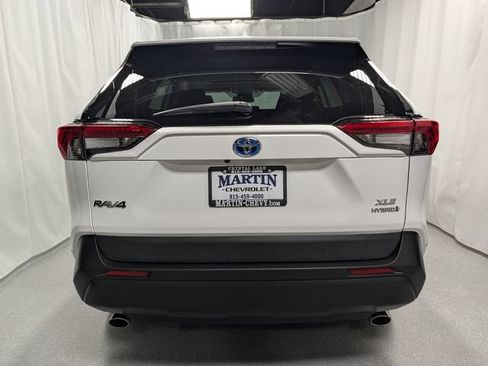Used 2022 Toyota RAV4 XLE w/ Convenience Package AWD/4WD image 4