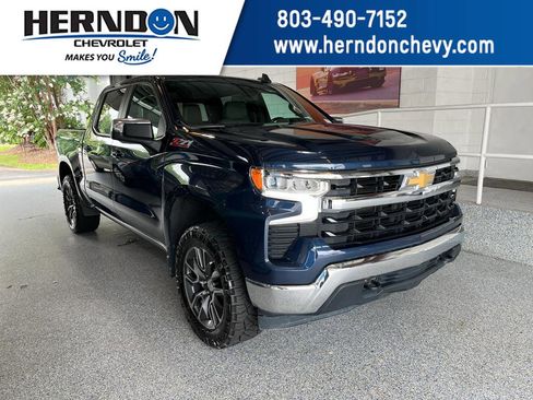 Used 2022 Chevrolet Silverado 1500 LT AWD/4WD image 1