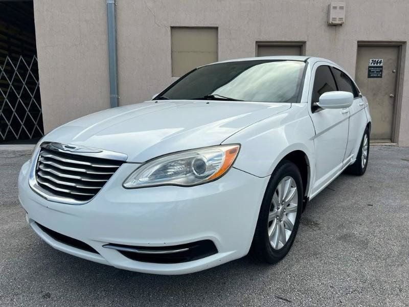 Used 2011 Chrysler 200 Touring FWD image 6