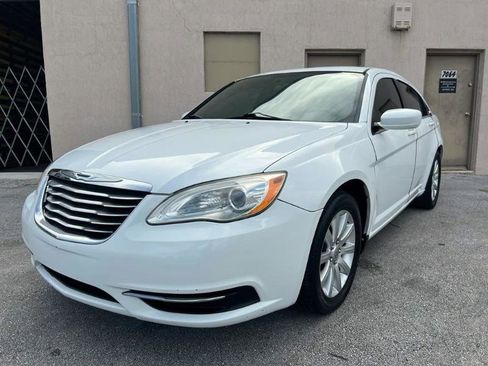 Used 2011 Chrysler 200 Touring image 6