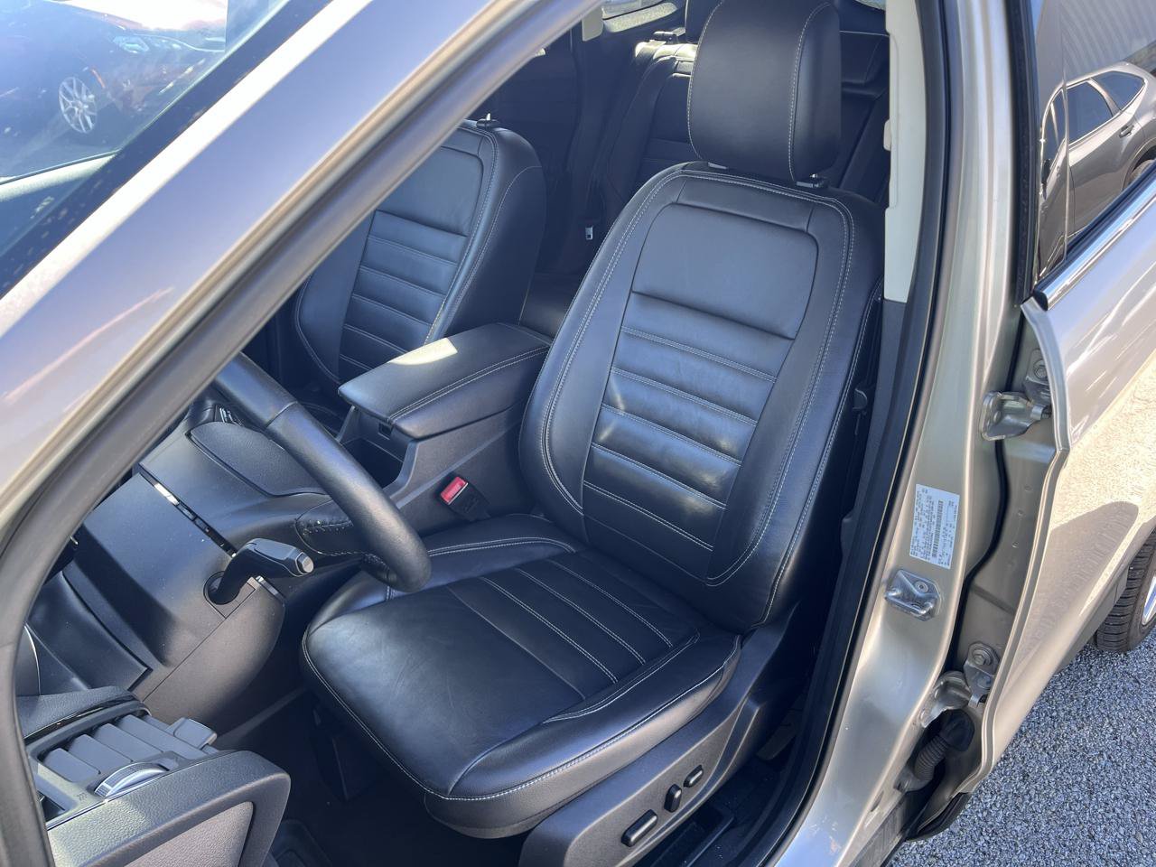 Used 2018 Ford Escape Titanium w/ Ford Safe & Smart Package AWD/4WD image 22