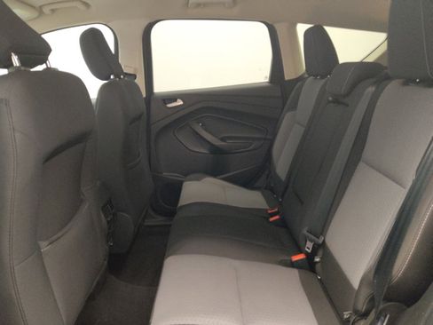 Used 2019 Ford Escape SE image 18