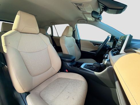 Used 2024 Toyota RAV4 XLE FWD image 14