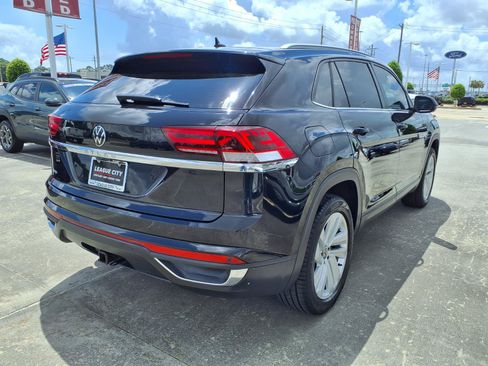 Used 2022 Volkswagen Atlas Cross Sport SE FWD image 4