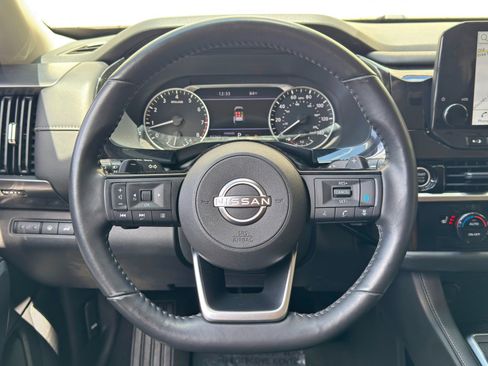 Used 2022 Nissan Pathfinder SL FWD image 18