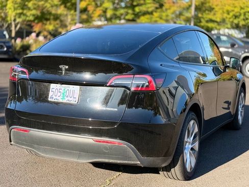 Used 2023 Tesla Model Y Long Range AWD/4WD image 5