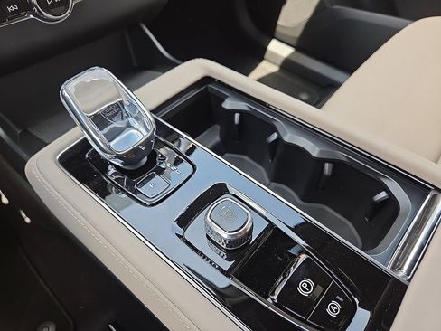 New 2026 Volvo XC90 B5 Core AWD/4WD image 25
