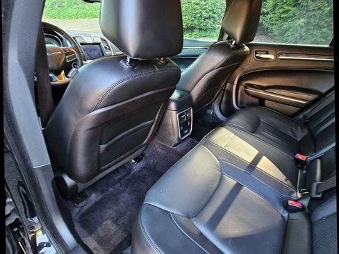 Used 2018 Chrysler 300 Limited image 23