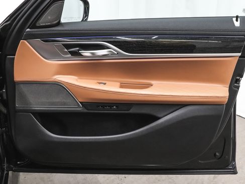 Used 2022 BMW 750i xDrive w/ Luxury Rear Seating Package image 20