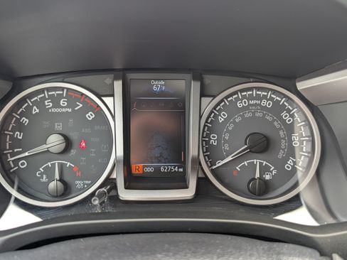 Used 2021 Toyota Tacoma Limited AWD/4WD image 30