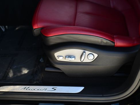 Used 2018 Porsche Macan S image 34