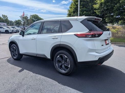 Used 2024 Nissan Rogue SV AWD/4WD image 4